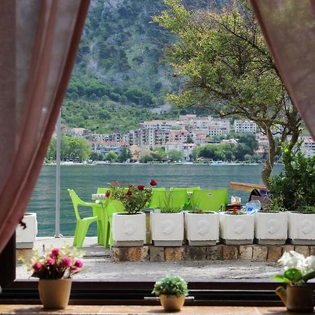Mare E Montagna Apartment Kotor Bagian luar foto