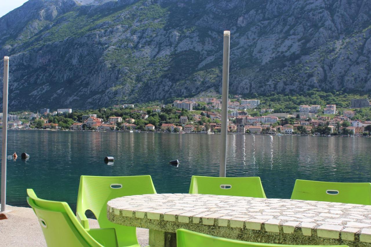 Mare E Montagna Apartment Kotor Bagian luar foto