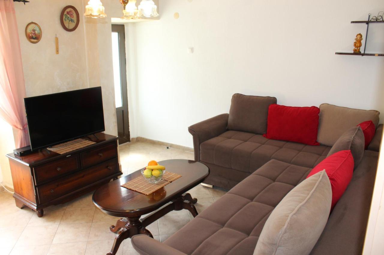 Mare E Montagna Apartment Kotor Bagian luar foto