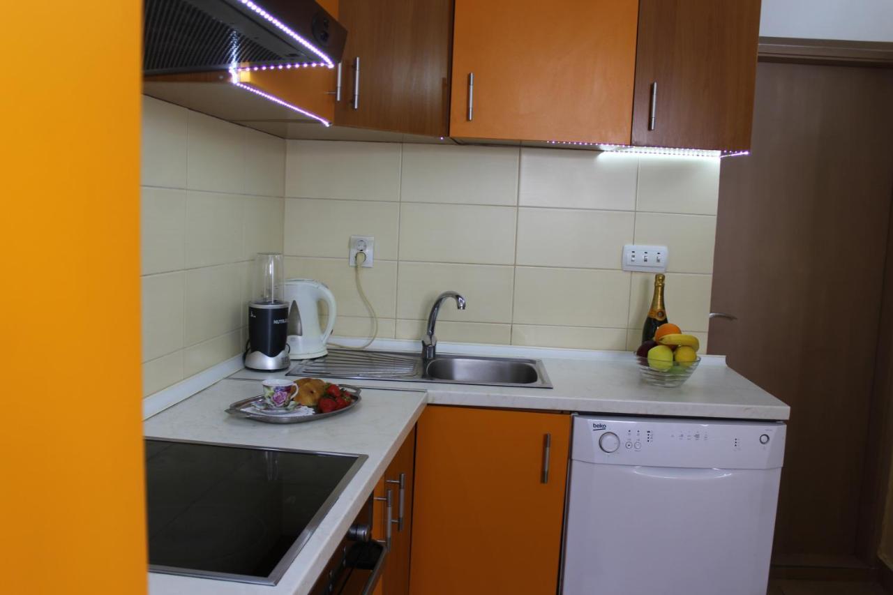 Mare E Montagna Apartment Kotor Bagian luar foto