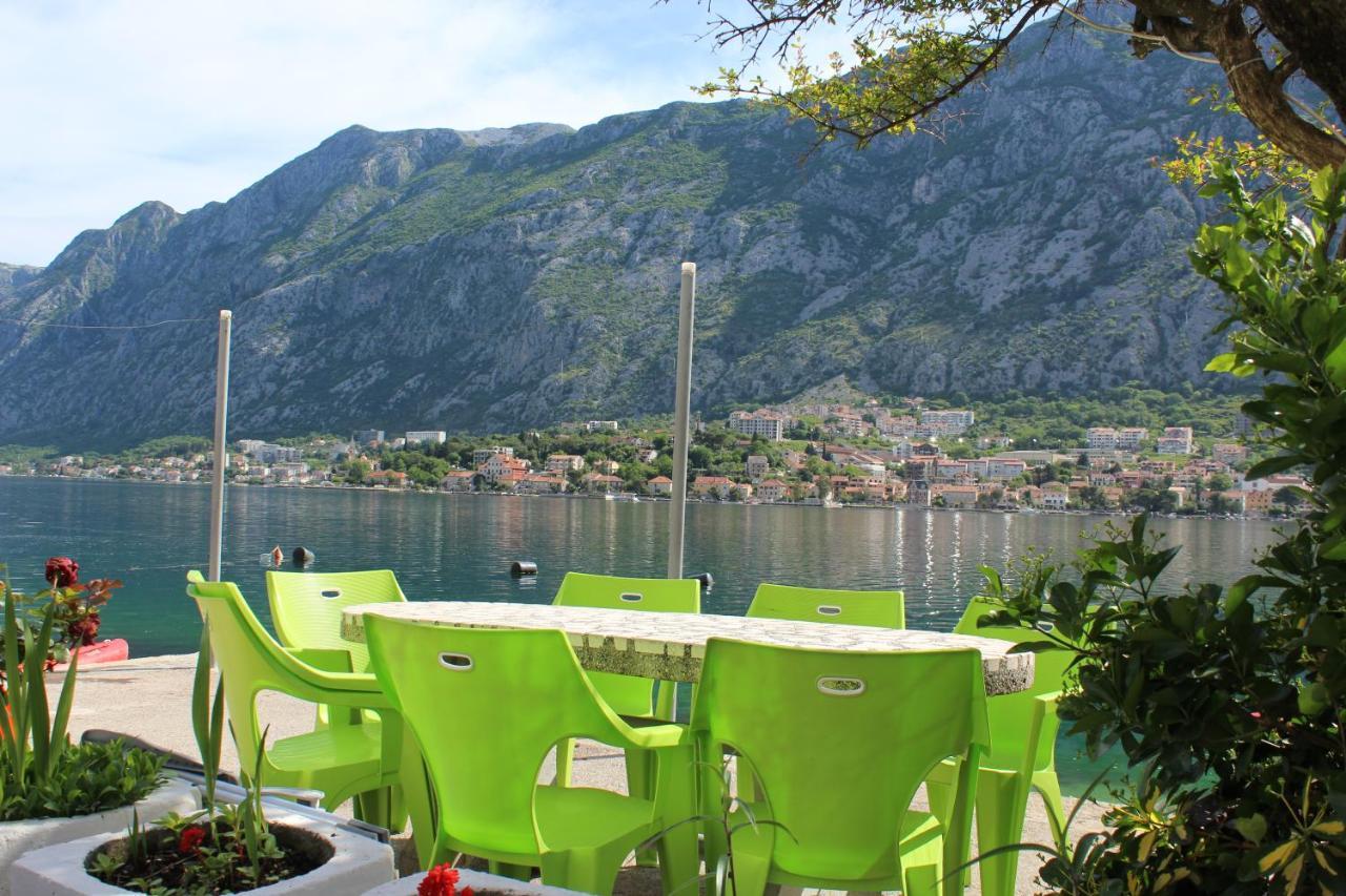 Mare E Montagna Apartment Kotor Bagian luar foto