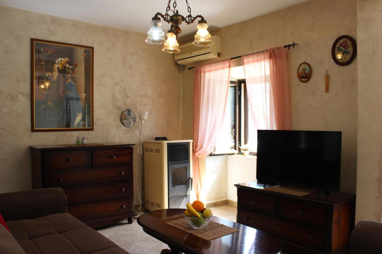 Mare E Montagna Apartment Kotor Bagian luar foto