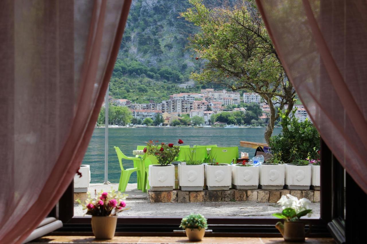 Mare E Montagna Apartment Kotor Bagian luar foto