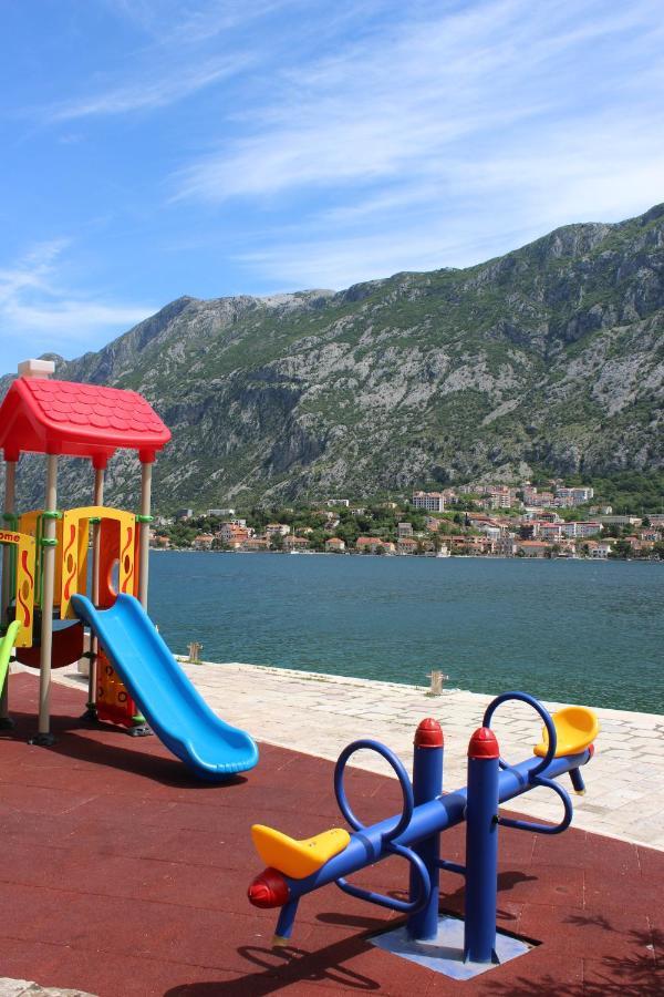 Mare E Montagna Apartment Kotor Bagian luar foto