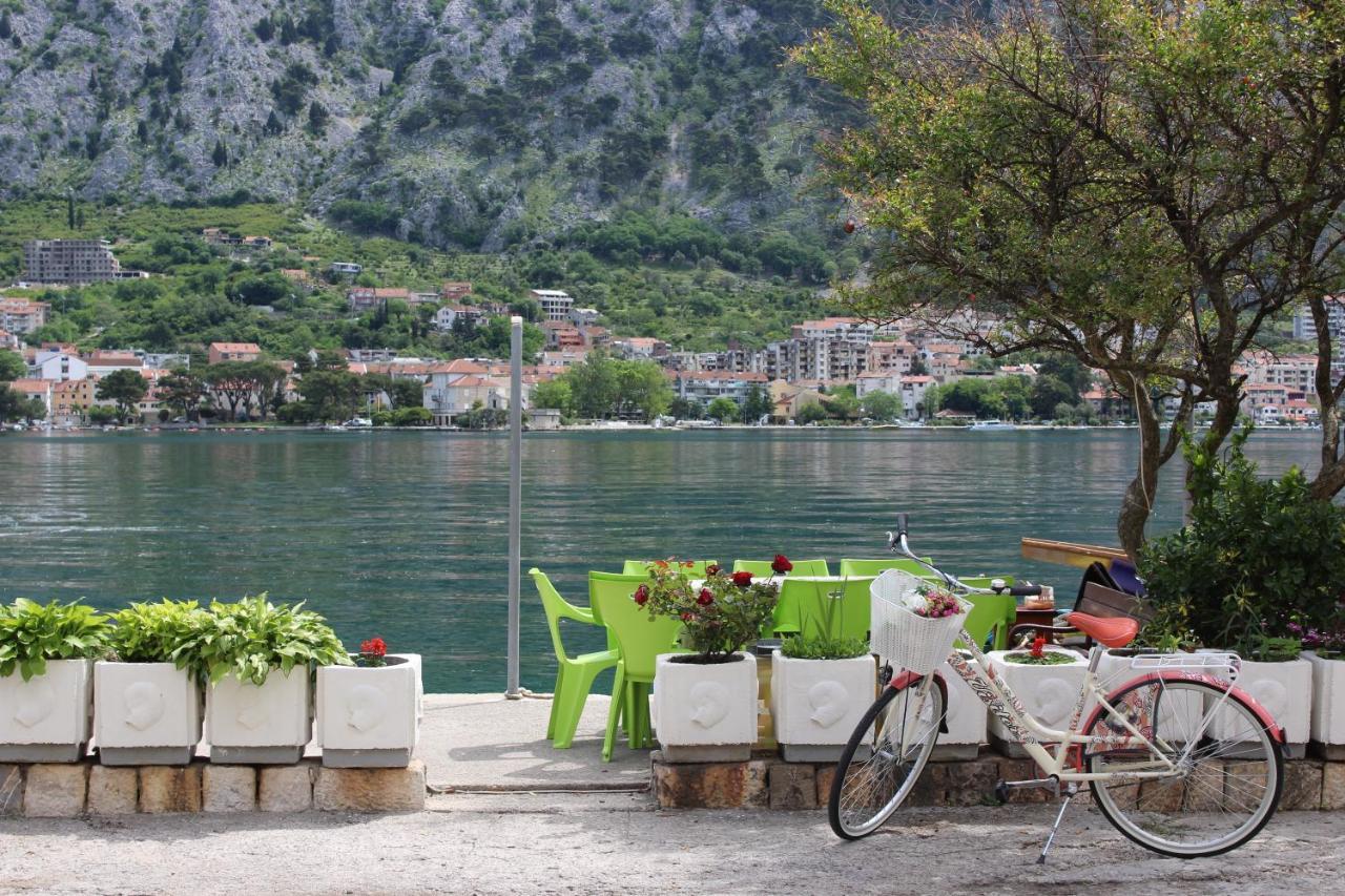 Mare E Montagna Apartment Kotor Bagian luar foto
