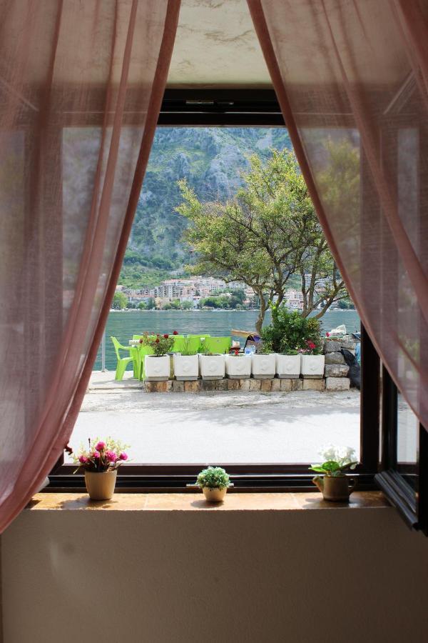 Mare E Montagna Apartment Kotor Bagian luar foto