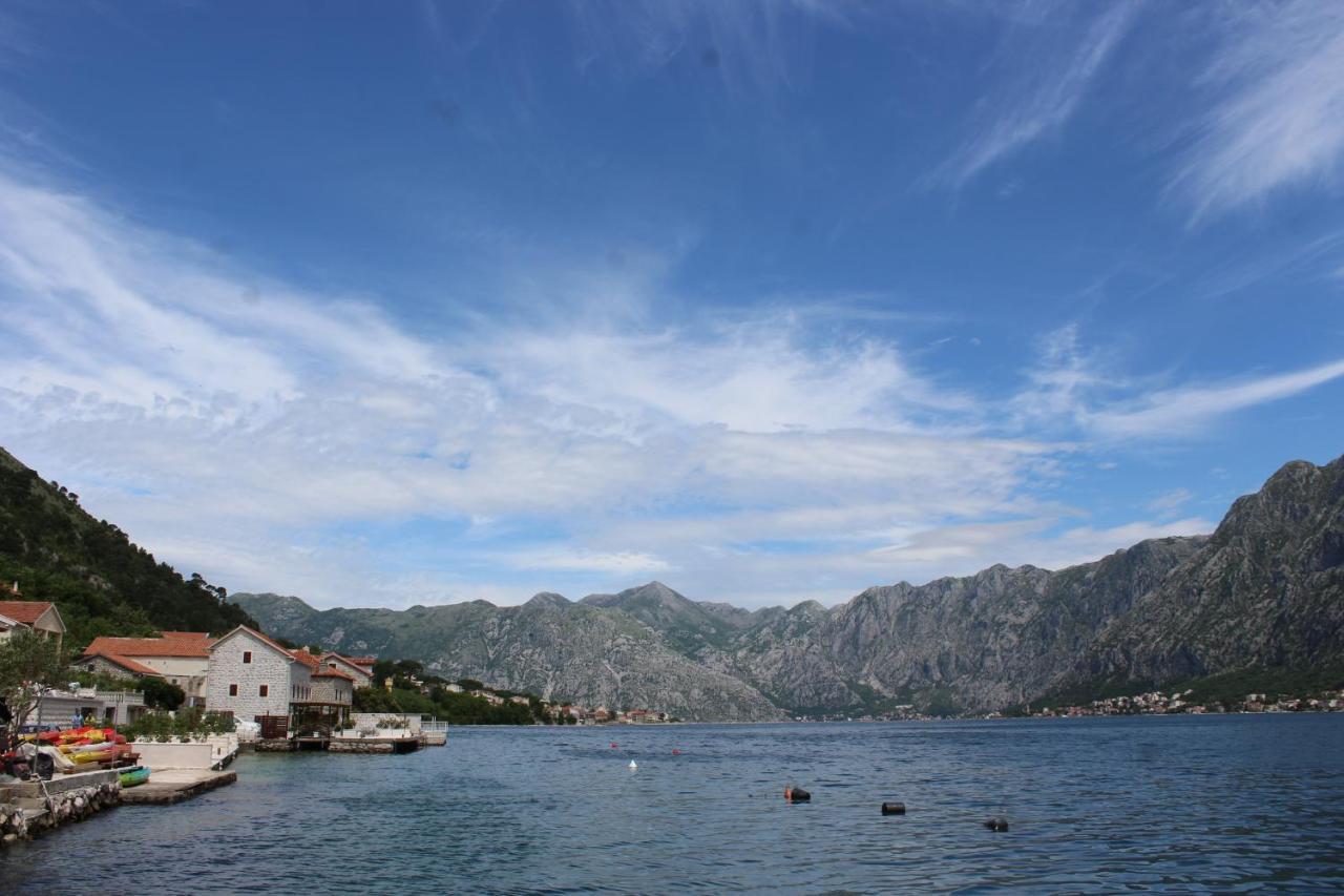 Mare E Montagna Apartment Kotor Bagian luar foto